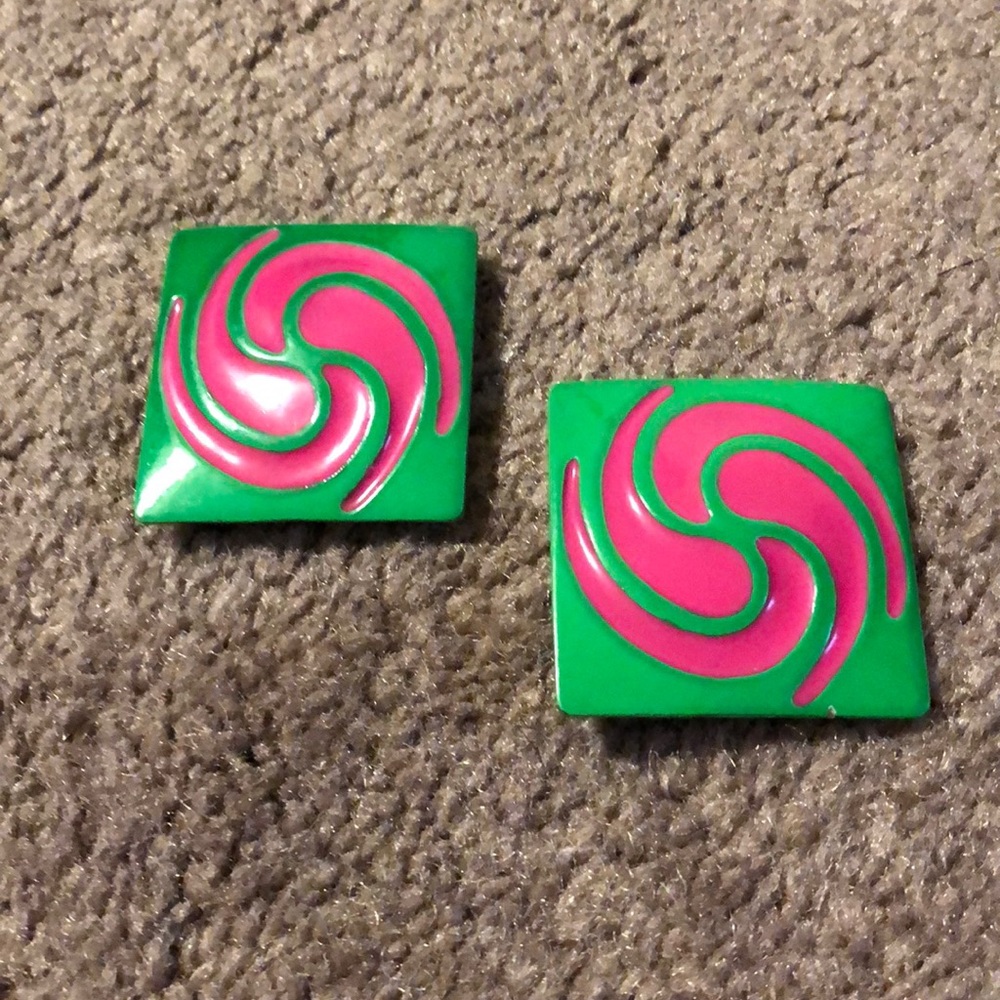 One pair of green and hot pink earrings